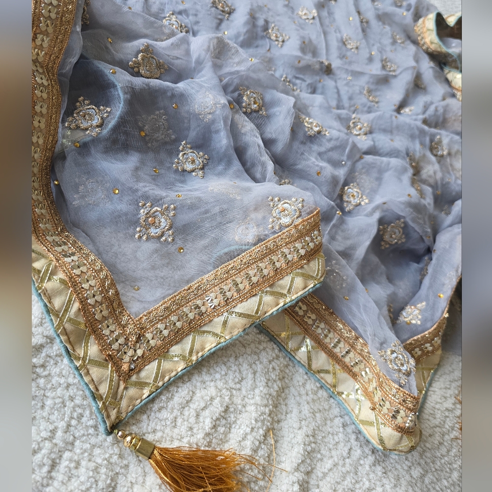 Fancy 3 piece indian punjabi salwar suit, with threadwork and embellishments - Picture 4 of 8